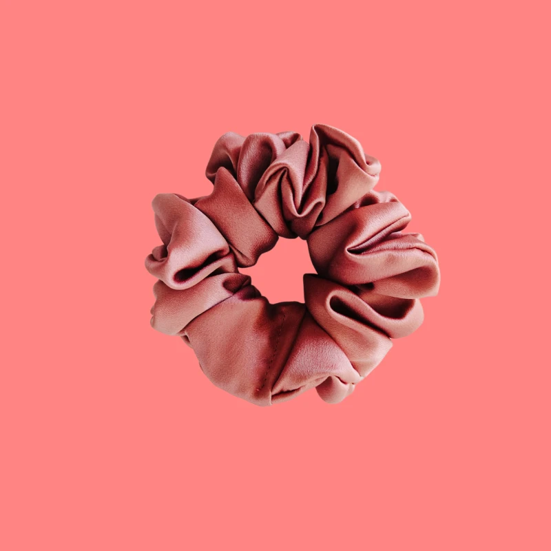 gumka jedwabna scrunchie frotka różowy beż — kopia.png