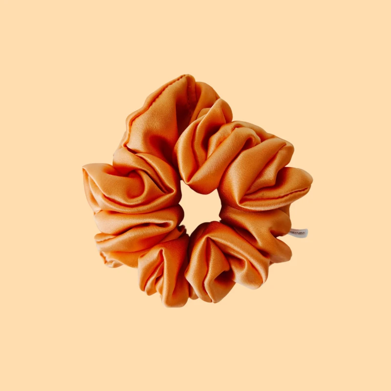 gumka jedwabna scrunchie frotka słodka morelka.png