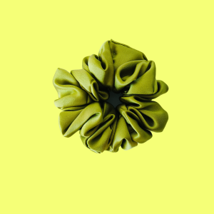 gumka jedwabna scrunchie frotka soczyste jabłko.png