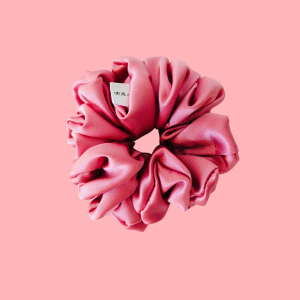 gumka jedwabna scrunchie frotka truskawkowy róż.png
