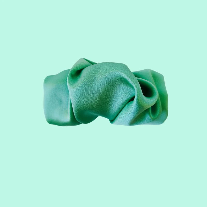 klamra jedwabna scrunchie królowa szmaragdów.png