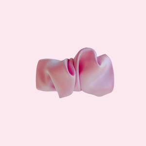 klamra jedwabna scrunchie pudrowy róż.png