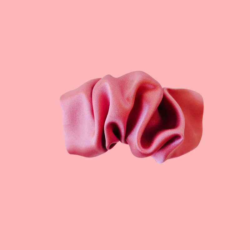 klamra jedwabna scrunchie truskawkowy róż.png