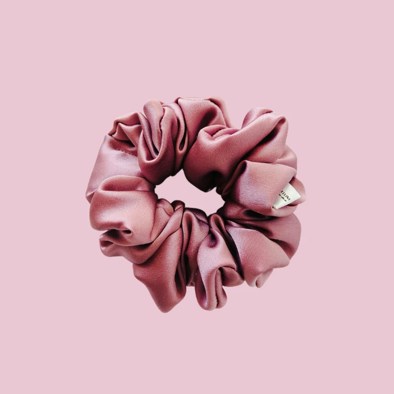 gumka jedwabna scrunchie frotka brudny róż.png