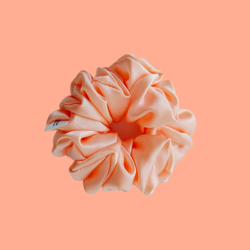 gumka jedwabna scrunchie frotka brzoskwiniowa rosa.png