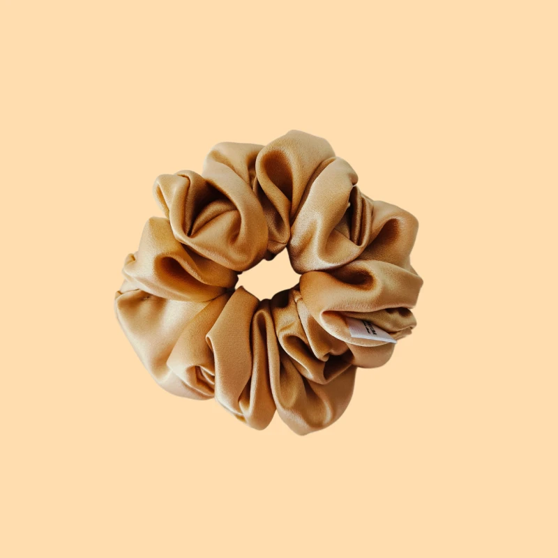 gumka jedwabna scrunchie frotka złota — kopia.png