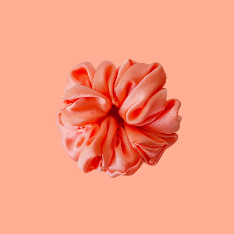 gumka jedwabna scrunchie frotka jasny łosoś.png