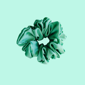 gumka jedwabna scrunchie frotka królowa szmaragdów.png