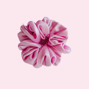 gumka jedwabna scrunchie frotka pudrowy róż — kopia.png